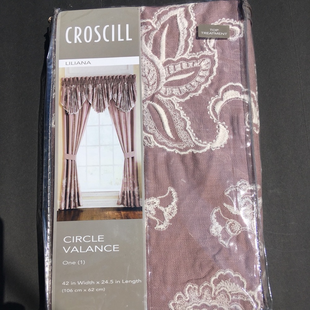 Croscill Valance Liliana Circle 42” x 24.5” Floral Embroidered Mauve Cream New